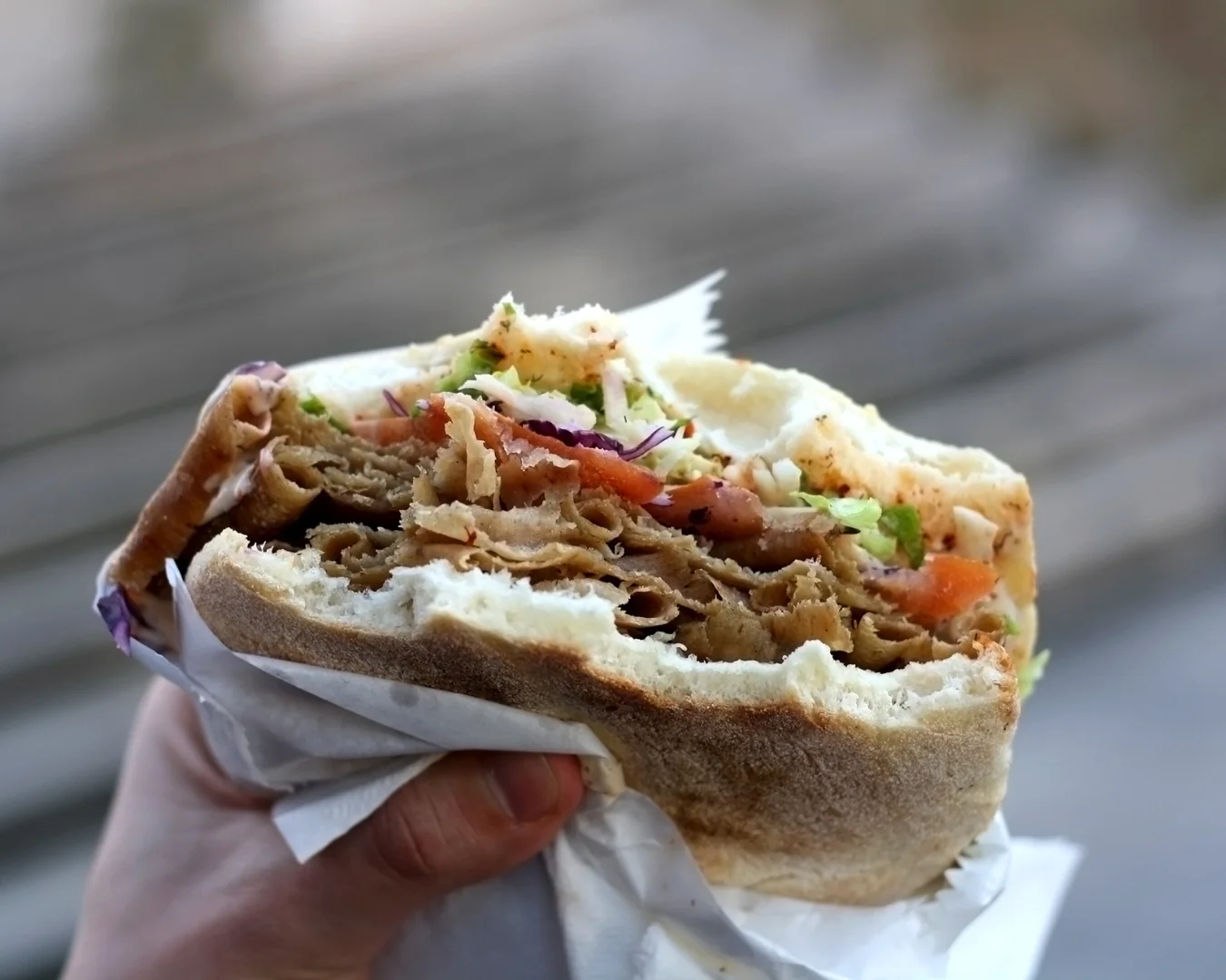Pita Kebab Badalona - pan pita con carne y salsas artesanales
